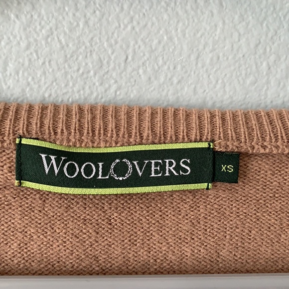 Woolovers tan 100% lambs wool v neck sweater! - Picture 3 of 10